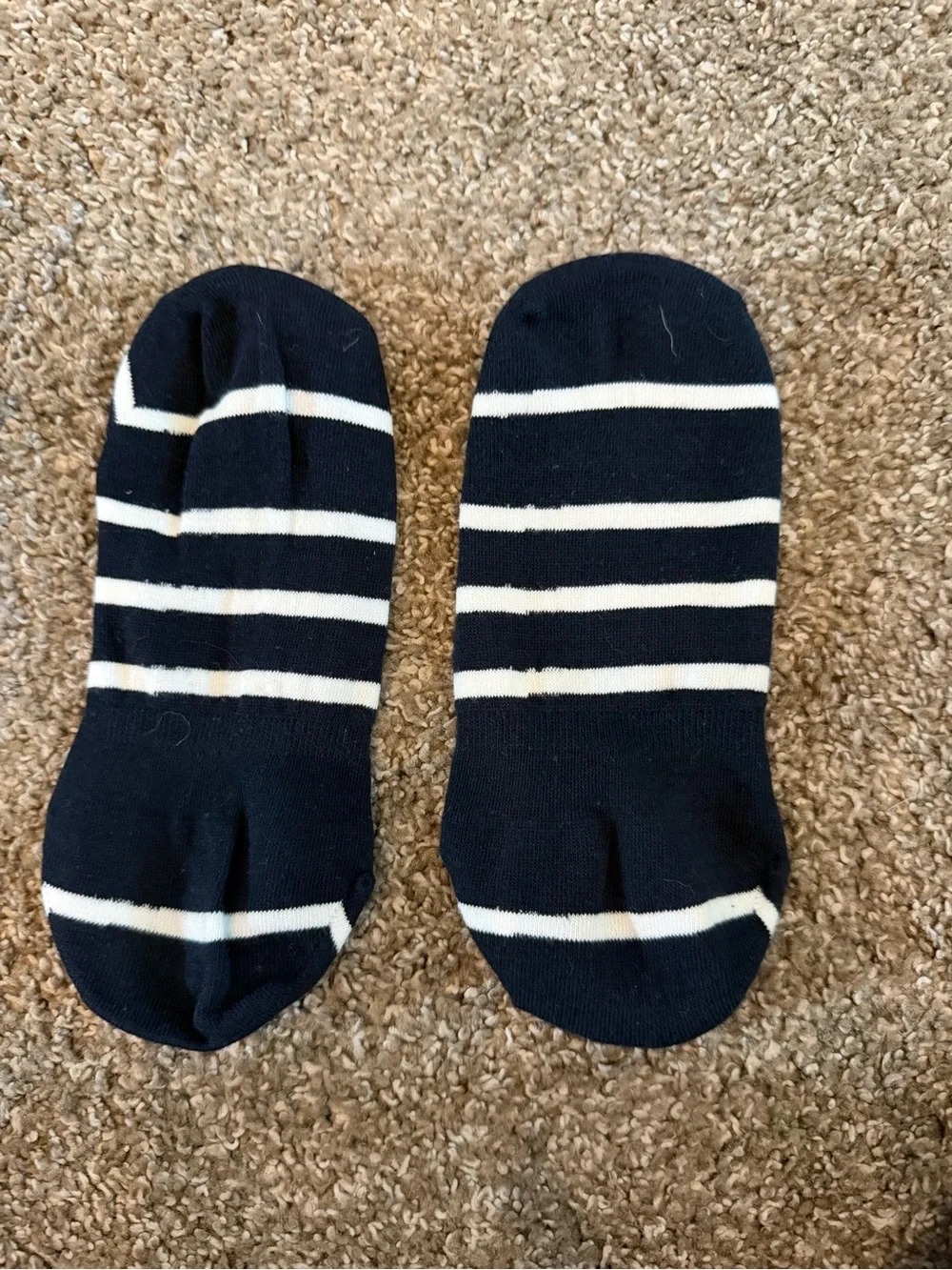 Sperry women’s No-Show Liner Socks in Navy and White Stripes